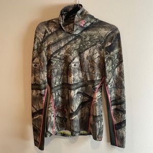 Under Armour camo cold gear turtle neck size medium